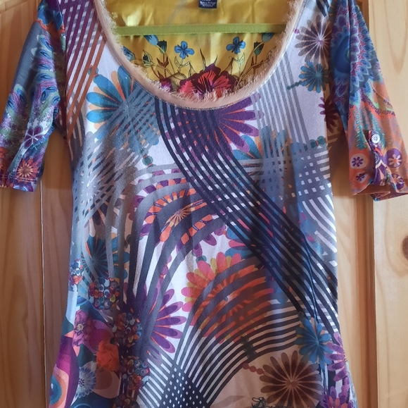 Desigual Short Sleeve Top. Sz. M - Picture 7 of 12